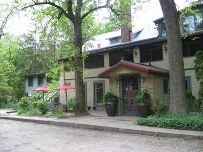 The charming rear entrance to Lakeside Inn.